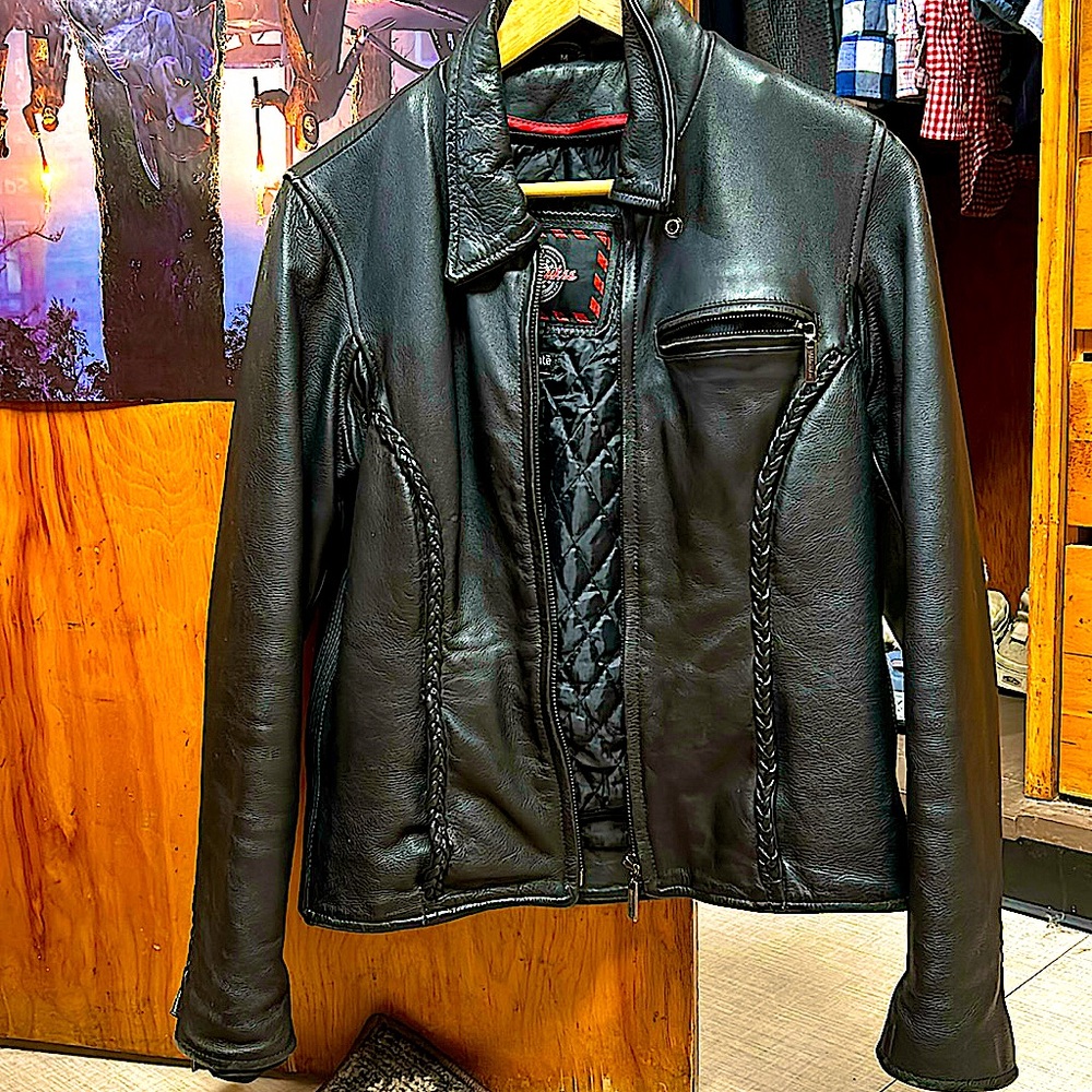 Braided black leather jacket with Thinsulate interior